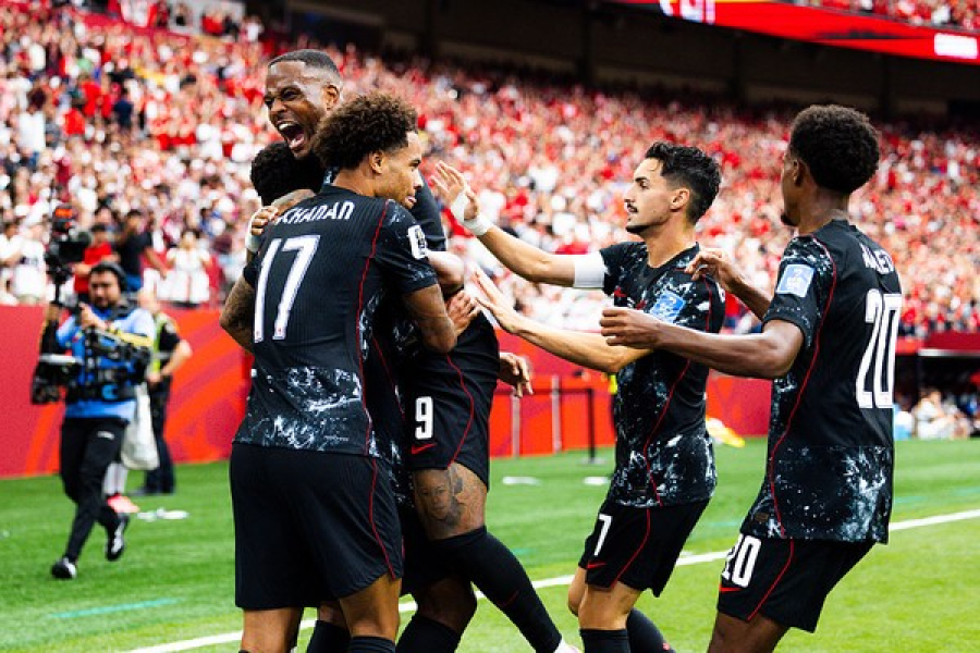 Canadá marca no fim, elimina a África do Sul e vai às oitavas na Copa