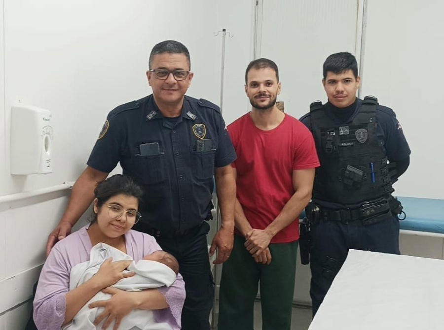 GCM salva bebê de 10 dias com manobra de desengasgo no Jardim Cumbica